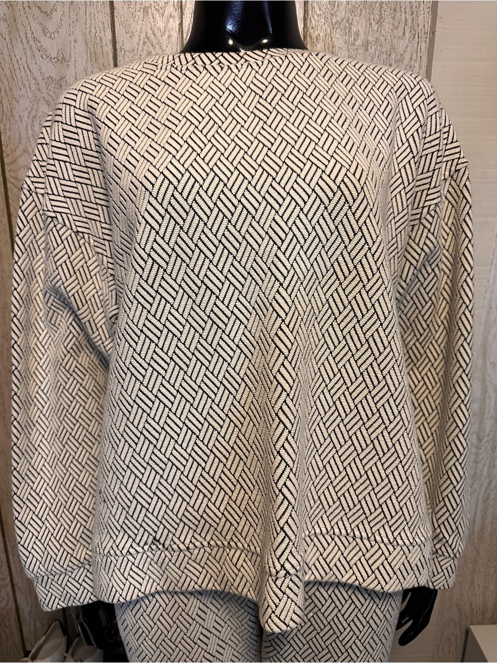 Women's Two-Piece Chevron Patterned Knit Top & Pants Set - Cream/Black